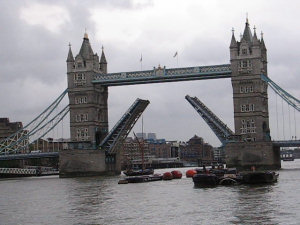 Otevírání Tower Bridge